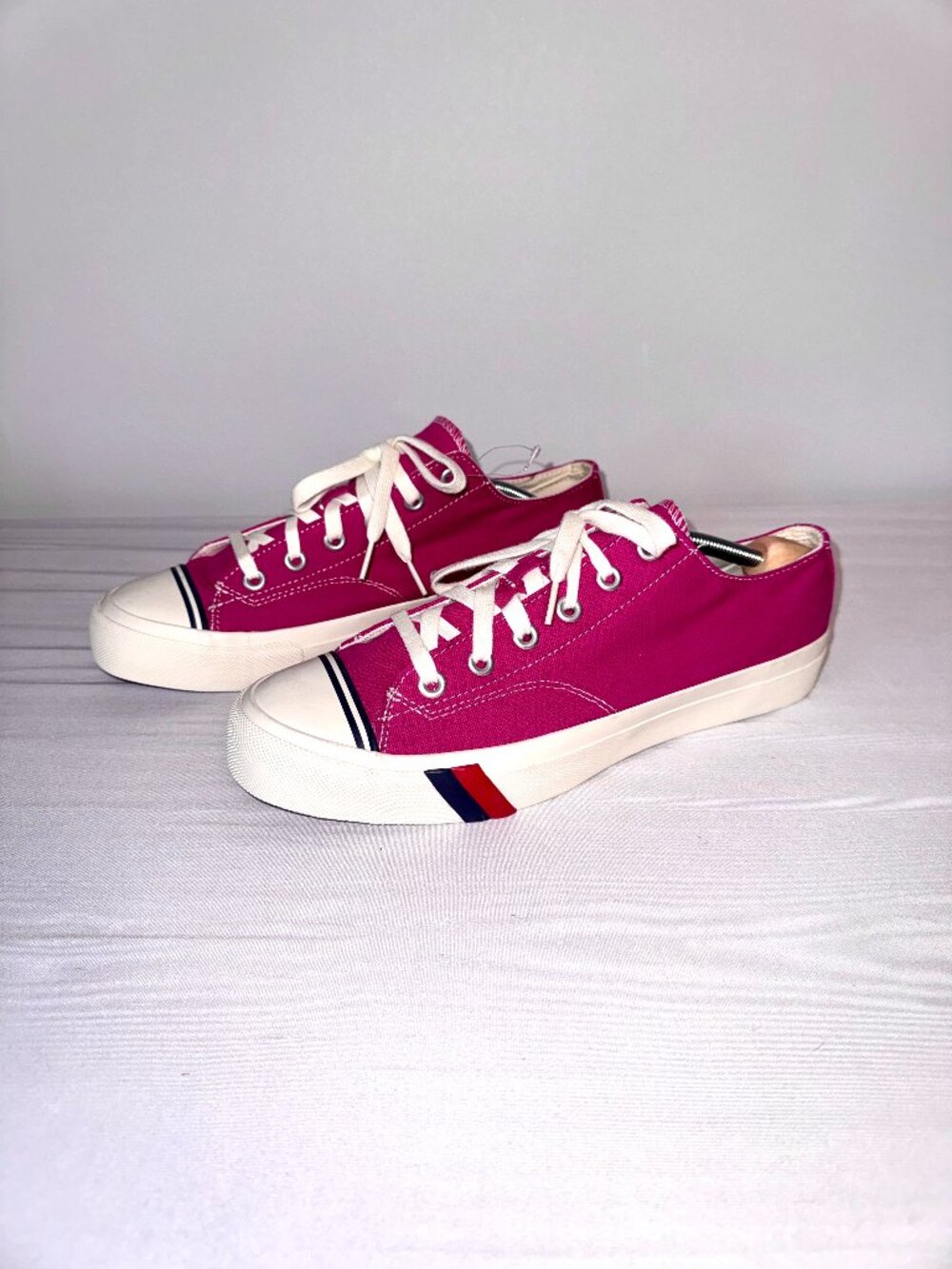 Mens 10.5 Pro Keds Royal Lo Canvas Sneakers in Hot Pink Fuchsia Low Top Shoes